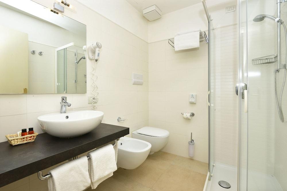 Hotel Monte Baldo E Villa Acquarone Гардоне Ривьера Экстерьер фото